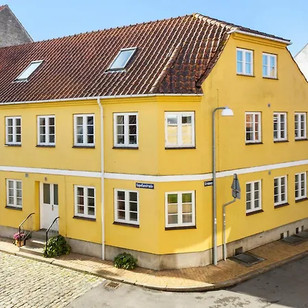 1 Bedroom Gorgeous In Apartment