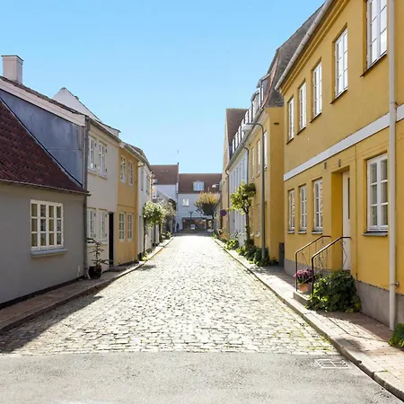 1 Bedroom Gorgeous In Apartment